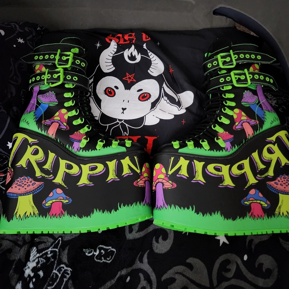 Dolls kill boots size 11